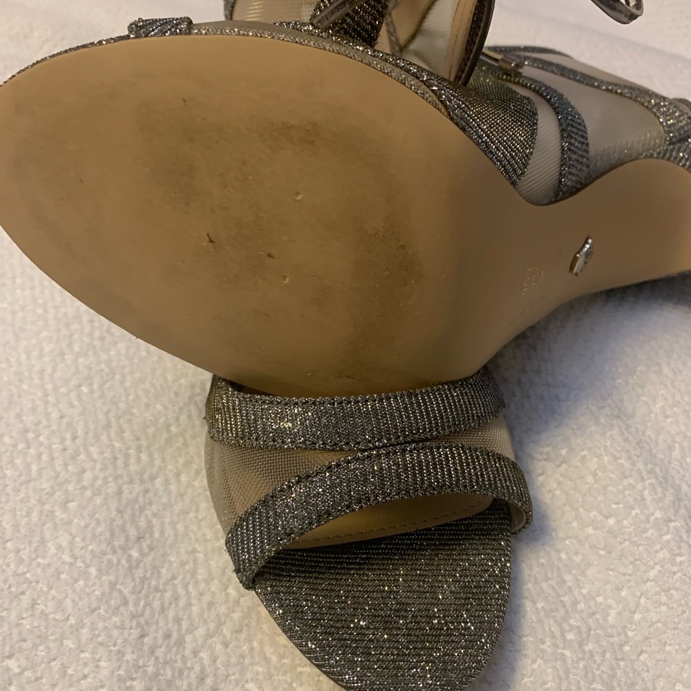 Nina of New York 4 inch stiletto heels, goals, silver with silver tassels